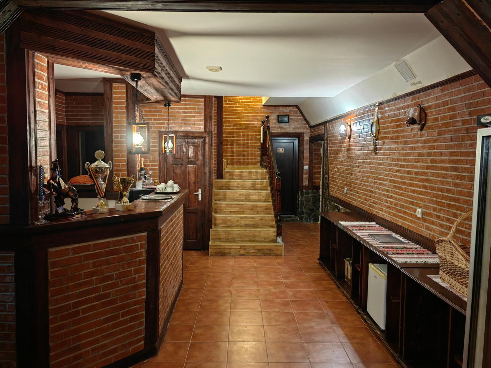 Pensiunea Millenium Sibiu With Parking - Motorcycle Friendly Travel Routes Esterno foto