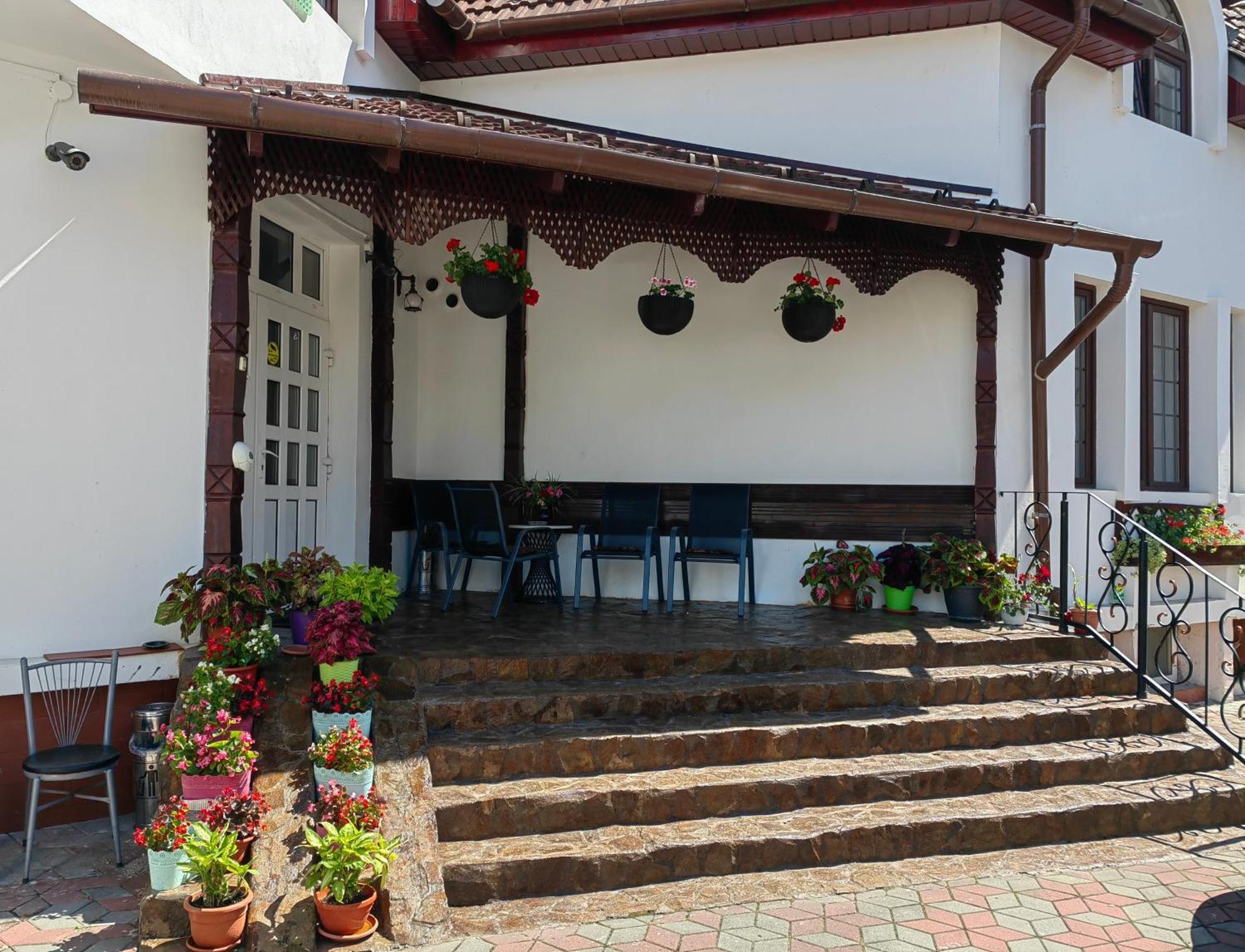 Pensiunea Millenium Sibiu With Parking - Motorcycle Friendly Travel Routes Esterno foto