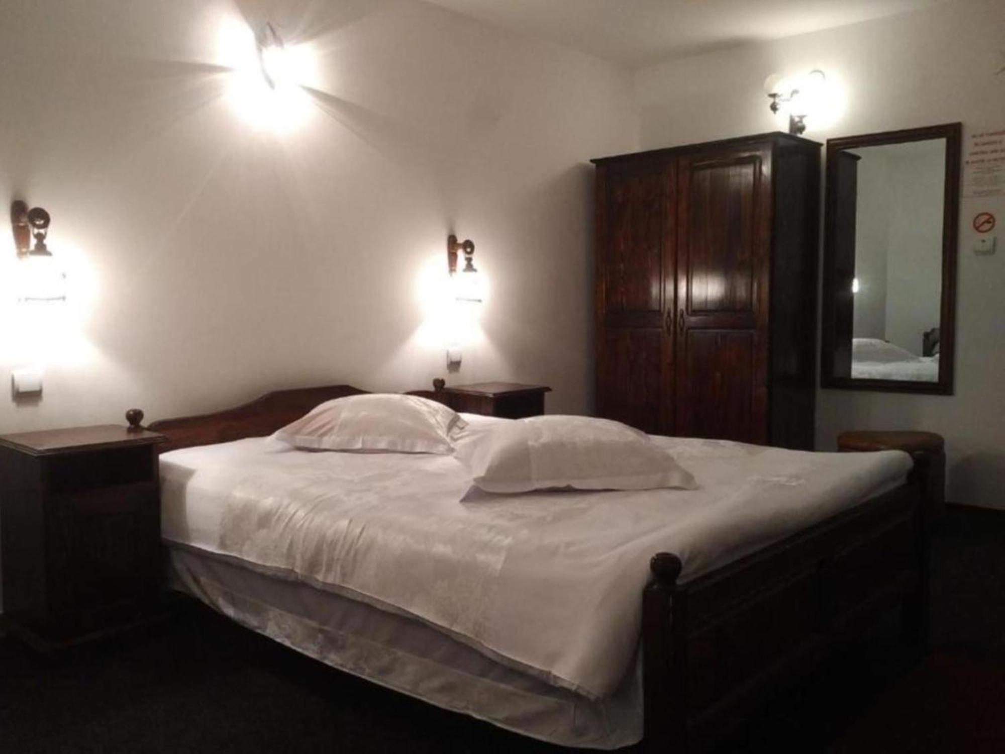 Pensiunea Millenium Sibiu With Parking - Motorcycle Friendly Travel Routes Esterno foto
