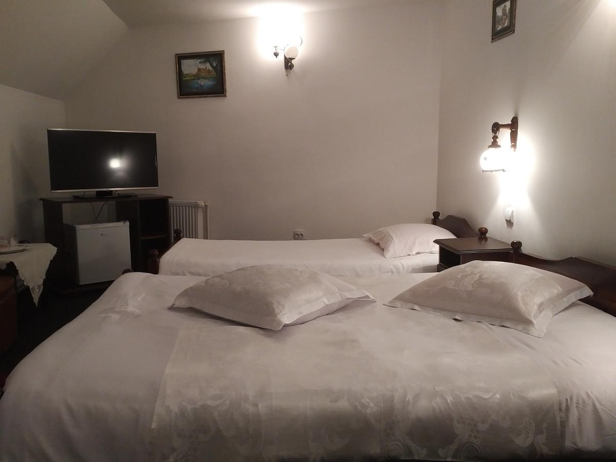 Pensiunea Millenium Sibiu With Parking - Motorcycle Friendly Travel Routes Esterno foto